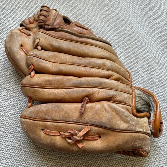 Pete Rose Model MacGregor Leather Baseball Glove M22T Youth Right Hand Throw - Picture 2 of 4